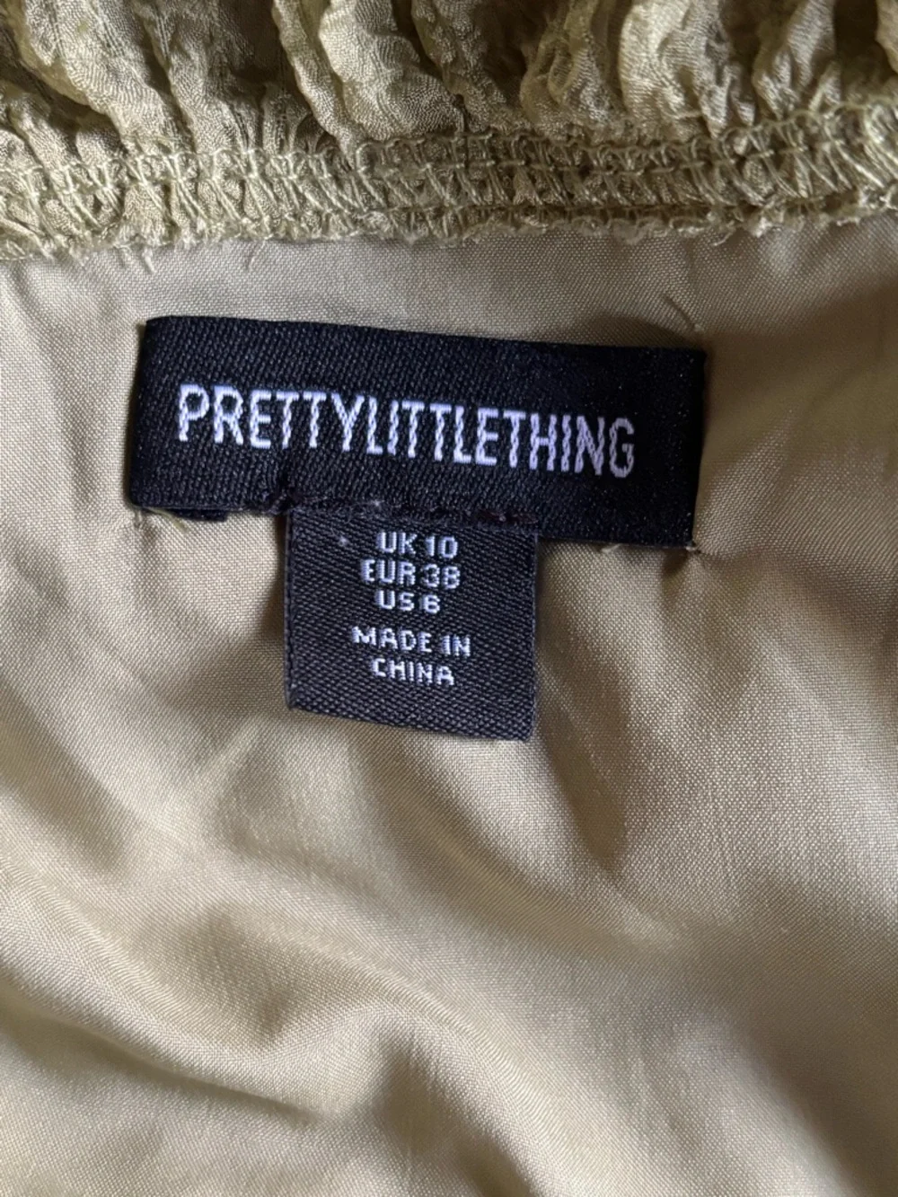 PrettyLittleThing Olive Green Ruffle Tie-Front Crop Top - Picture 4 of 5